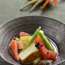 焼き厚揚げとお豆さんと彩り野菜和え