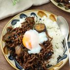 【なすの甘辛そぼろ丼】バジルでほんのり洋風♪