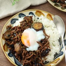 【なすの甘辛そぼろ丼】バジルでほんのり洋風♪