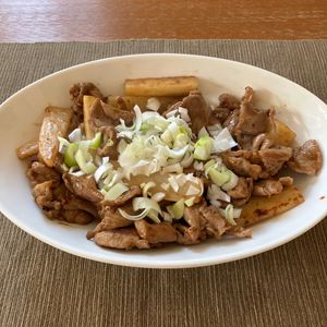 あすかの作ってみた!投稿(夕飯のおかず☆みんな大好き♪豚こま肉と長いもの焼肉のたれ炒め)