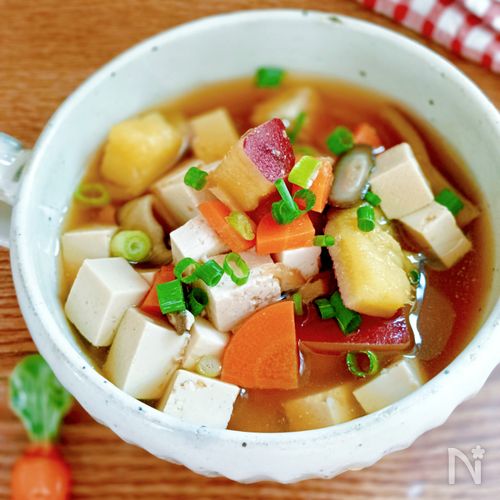 さつまいもと人参のほっこり甘いお味噌汁【節約・作りおき】