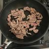 ご飯がすすむ節約おかず!豚こまもやしの旨辛味噌炒めの工程2