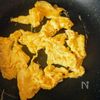 鶏むね肉がやわらか♪ニラ玉チキンの工程3