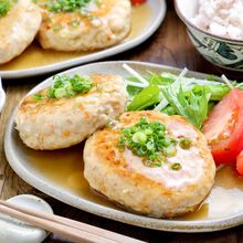 ペロリと食べられちゃう♡『鶏ひき肉と蓮根の和風ハンバーグ』