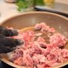 10分で簡単!新玉ねぎで【春の豚たま丼】の工程2