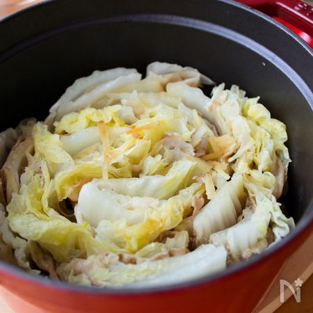 無水調理で旨味たっぷり！『豚バラ白菜のミルフィーユ鍋』＃簡単 By Tomoko | レシピサイト Nadia | ナディア -  プロの料理家のおいしいレシピ