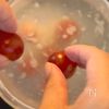 5分で完成🍅ふわふわ卵とミニトマトのスープ!中華風あっさりの工程2