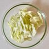 材料ふたつで副菜！《キャベツと卵のタルタルマスタードサラダ》の工程1