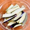 〖あと1品がレンジで完成〗なすとカニカマのさっぱりポン酢の工程1
