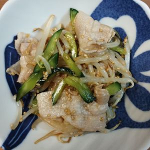 ゆの作ってみた!投稿(しっとり茹で豚♡【もやしときゅうりのサラダ豚しゃぶ】)
