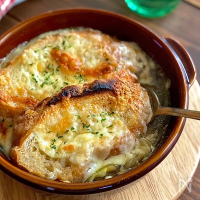 熱々とろ〜り【簡単！オニオングラタンスープ】