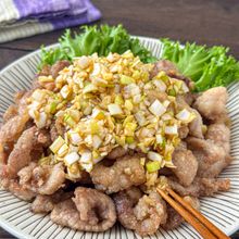 材料2つでご飯がすすむ♪【豚こま油淋鶏風】