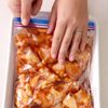下味冷凍でラクうま！手羽元のバーベキューチキンの工程3