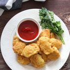 ヘルシーでふわふわ・ソースも美味♡豆腐入りチキンナゲット