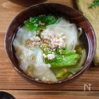 鶏ひき肉とレタスのワンタンスープ