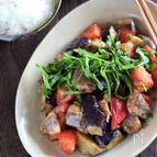 いわし缶でなすとトマトの味噌炒め