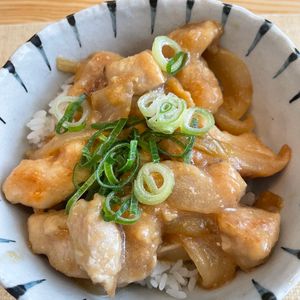 ちひろの作ってみた!投稿(ワンパン10分！【鶏むね肉と玉ねぎの味噌炒め】ご飯すすむ♩)