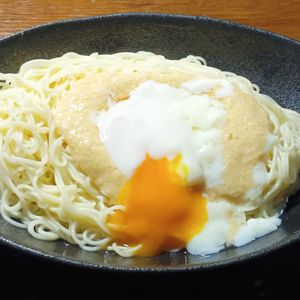 ひろりぃの作ってみた!投稿(まるで和風カルボナーラ！？食べるまで10分♪とろろそうめん)