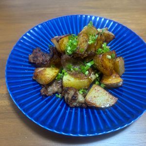 こむぎの作ってみた!投稿(【豚じゃがのガリバタ醤油】最高にうまい新じゃがおかず！)