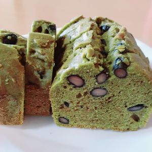 ゆゆ920の作ってみた!投稿(市販の煮豆でOK【黒豆入り抹茶の米粉ケーキ】)