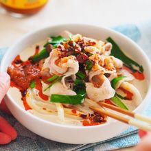 まろやかスープがたまらない♡『にらしゃぶマヨうどん』