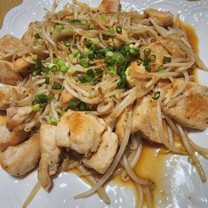 ナムディの作ってみた!投稿(【鶏むね肉ともやしの焼肉炒め】ご飯が進みまくる最強節約飯!)