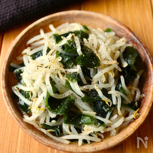 レンジで5分！【もやしとわかめの無限ナムル】胡麻油香る♩