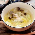 寒い日にぴったり！しょうが香る白菜としめじの中華スープ