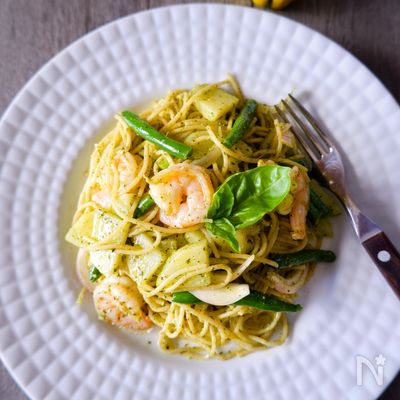 \ぷりぷり海老が最高!/一緒に茹でるバジルソースパスタ