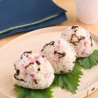 紅生姜と天かすの塩昆布おにぎり
