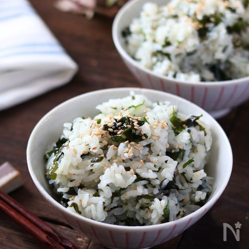 【10分完成】調味料1つ!ダイエットに♪こんにゃくワカメご飯