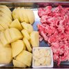 ワンパン簡単♪ほくほく新じゃがと牛肉の甘辛にんにく炒め🍚の工程1