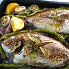 切って並べてオーブンへ。白身魚のグリル。
