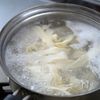 【男子も喜ぶ♡】豚バラねぎの肉汁うどん！味付け簡単♪の工程3