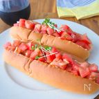 バジルソースで和えるだけ！たっぷりトマトのコッペパン