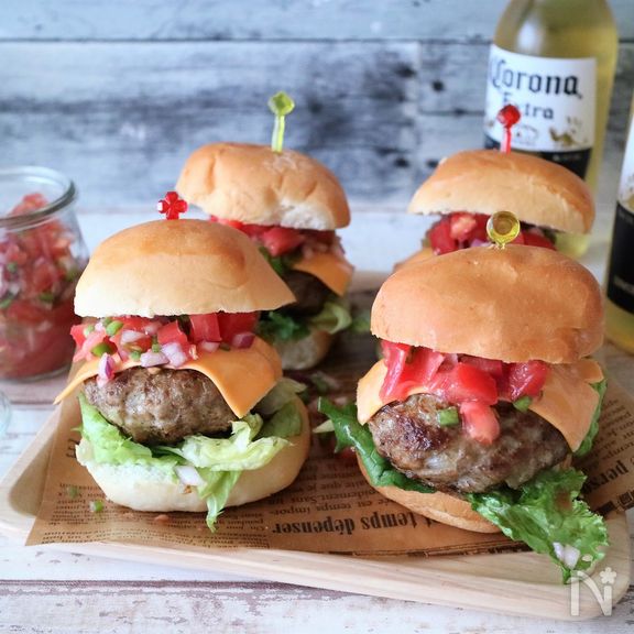 コストコのディナーロールで”さっぱりサルサハンバーガー！！”