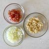うま味ジュワ〜♪クリームソース煮込みハンバーグの工程1