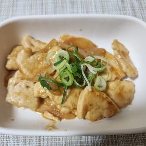とももの作ってみた!投稿(行列のできる定食屋さんの🍚鶏のとろとろ生姜焼き定食🤩💖)