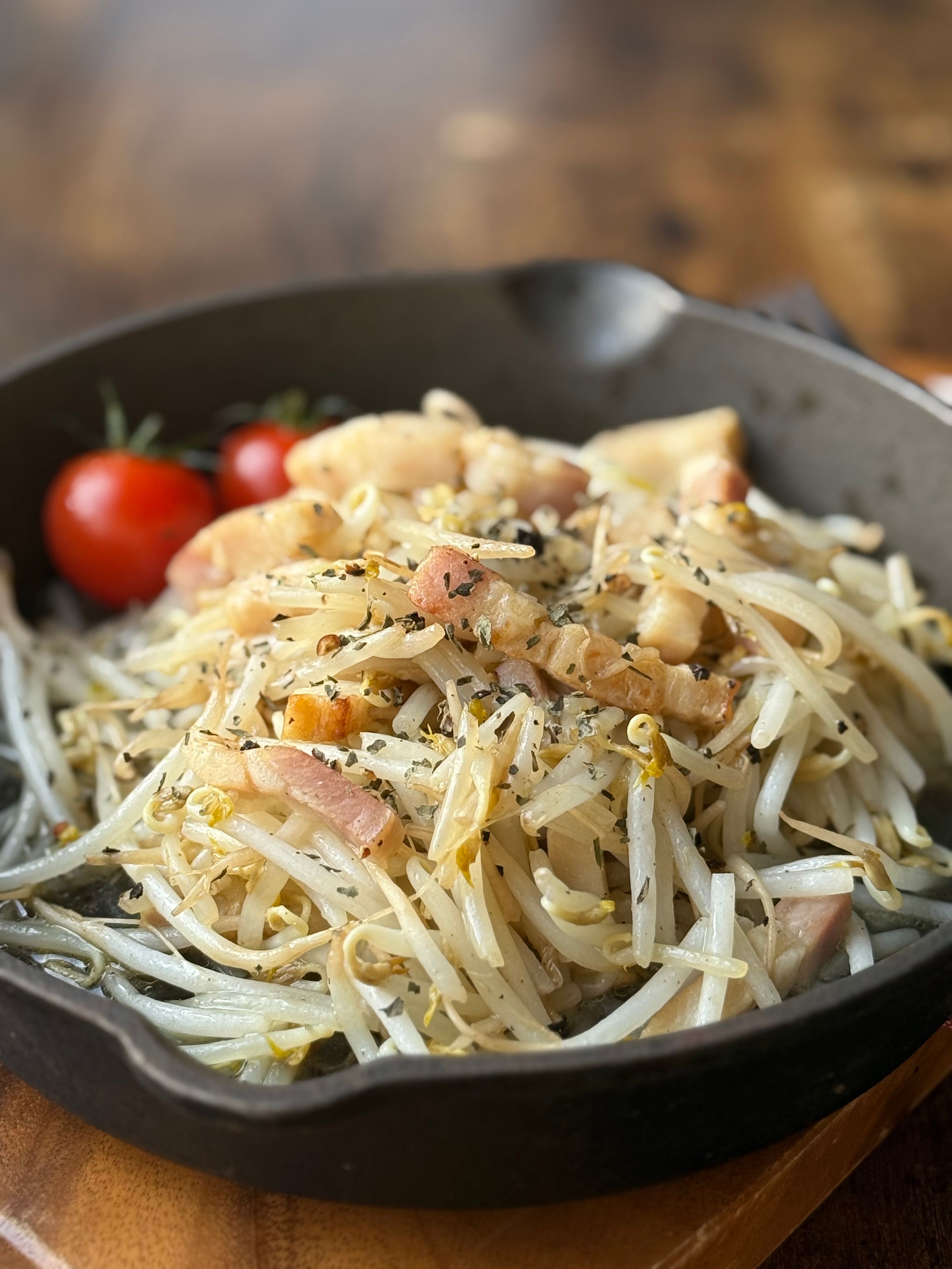 味付けこれだけ！さっと作れる！もやしとベーコンのソテー | レシピ