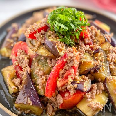 どんどんお箸が進む♡なすとトマトの肉味噌炒め