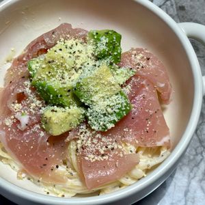 968467の作ってみた!投稿(簡単あえてのせるだけ♡生ハムとアボカドのクリームチーズパスタ)