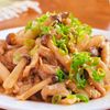 〖レンジで簡単〗豚こまとしめじのバタポン!ご飯が進むの工程3