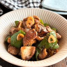 『おつまみに最高！』砂肝と椎茸とピーマンのにんにくポン酢炒め