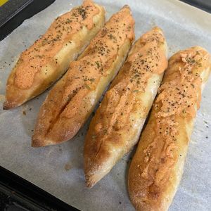 パン屋でバイトしたいの作ってみた!投稿(ガーリックフランスと明太フランス。)