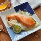 下味は液体塩こうじだけ！【しっとり鮭のレンジ蒸し】