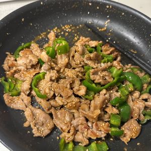 652006の作ってみた!投稿(【豚こまピーマンの韓国焼肉炒め】パパッと10分!ご飯に合う♡)