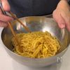 【簡単に作れてお店級の美味しさ！】濃厚な豚油そばの工程2