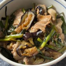 【ポン酢と砂糖だけ】豚バラとニラと茄子の丼ぶり