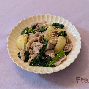 𝔂𝓾𝓶𝓲🍓の作ってみた!投稿(豚肉とじゃがいもと小松菜のうま塩炒め)