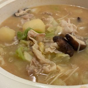 rieの作ってみた!投稿(＊豚バラとキャベツのじゃがバター旨味噌鍋＊)